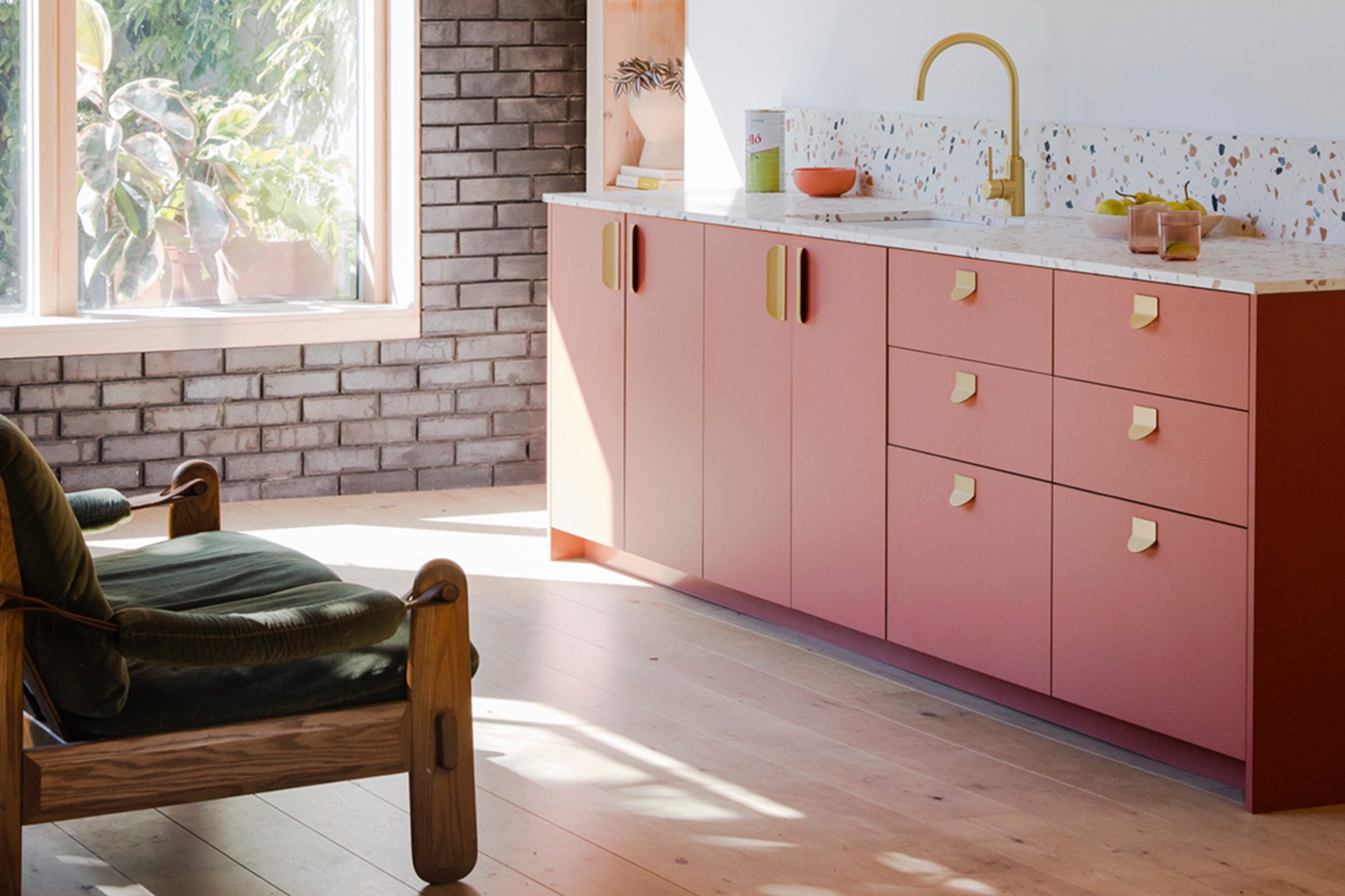 Made By HUSK's Terra Kitchen, featuring Plank Hardware on pink kitchen fronts.